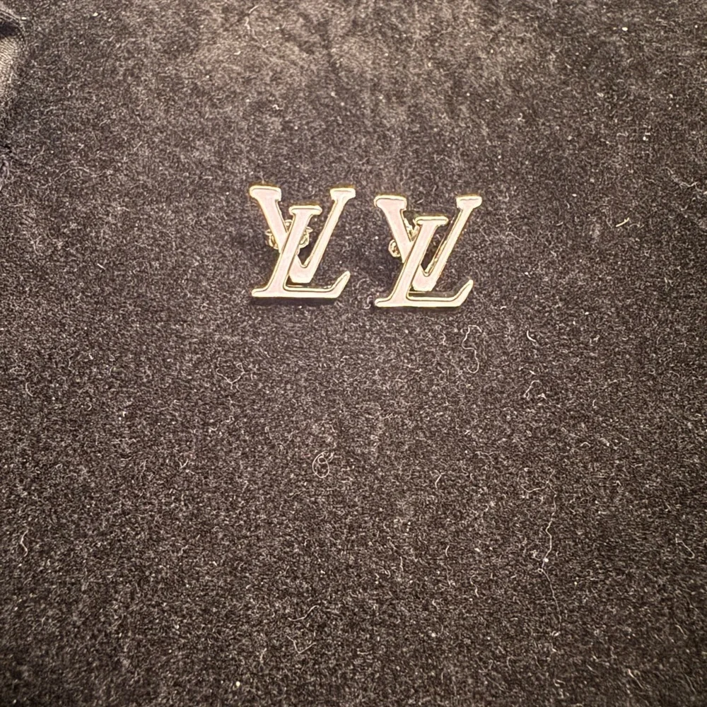 Louis Vuitton Pink and Silver LV Logo Earrings - Picture 1 of 5